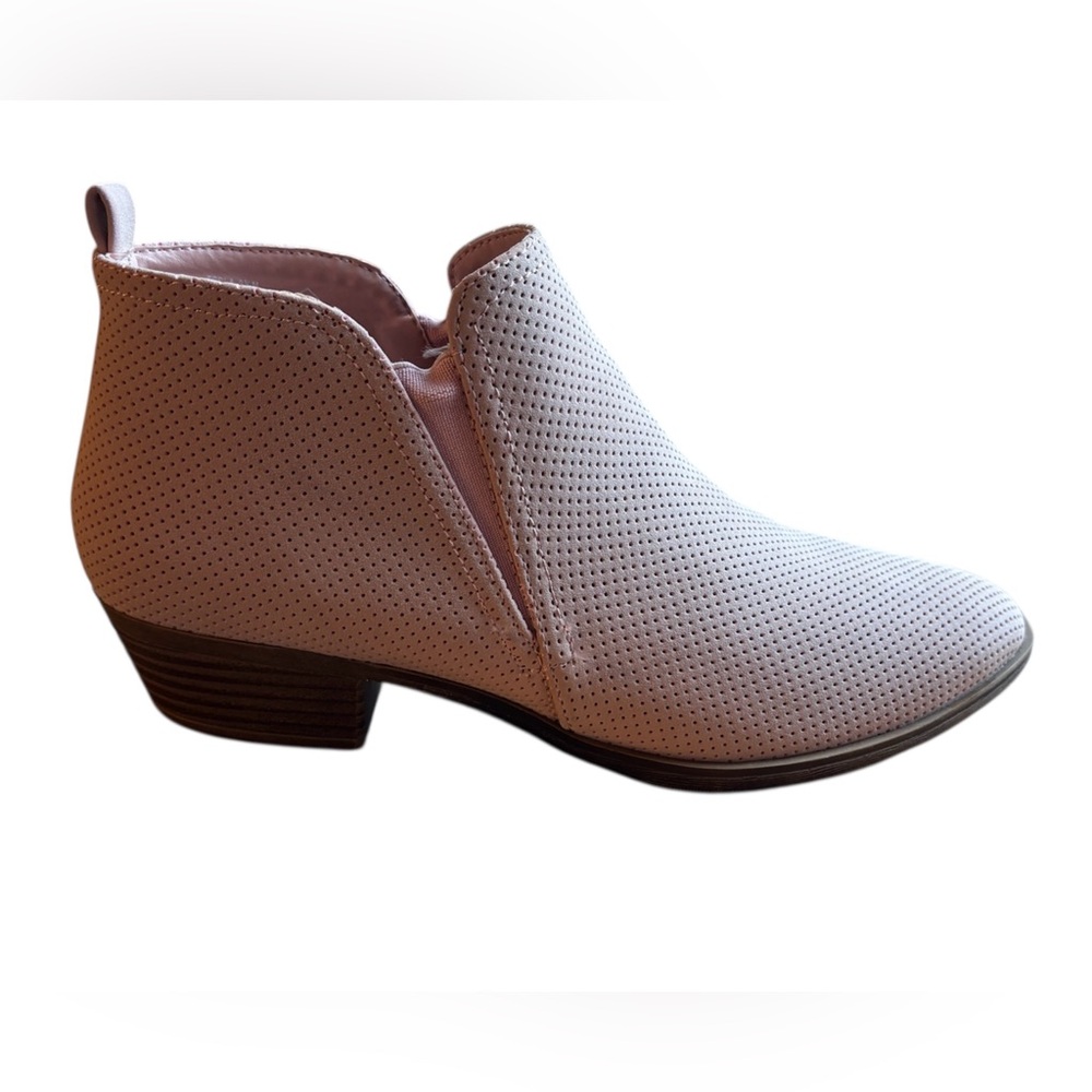 Rampage 9.5M Tesla Blush Pink Punched Vegan Suede Chelsea Bootie 1.25" Heel